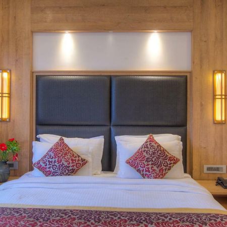 Pine Tree Spa Resort, Калимпонг Екстериор снимка